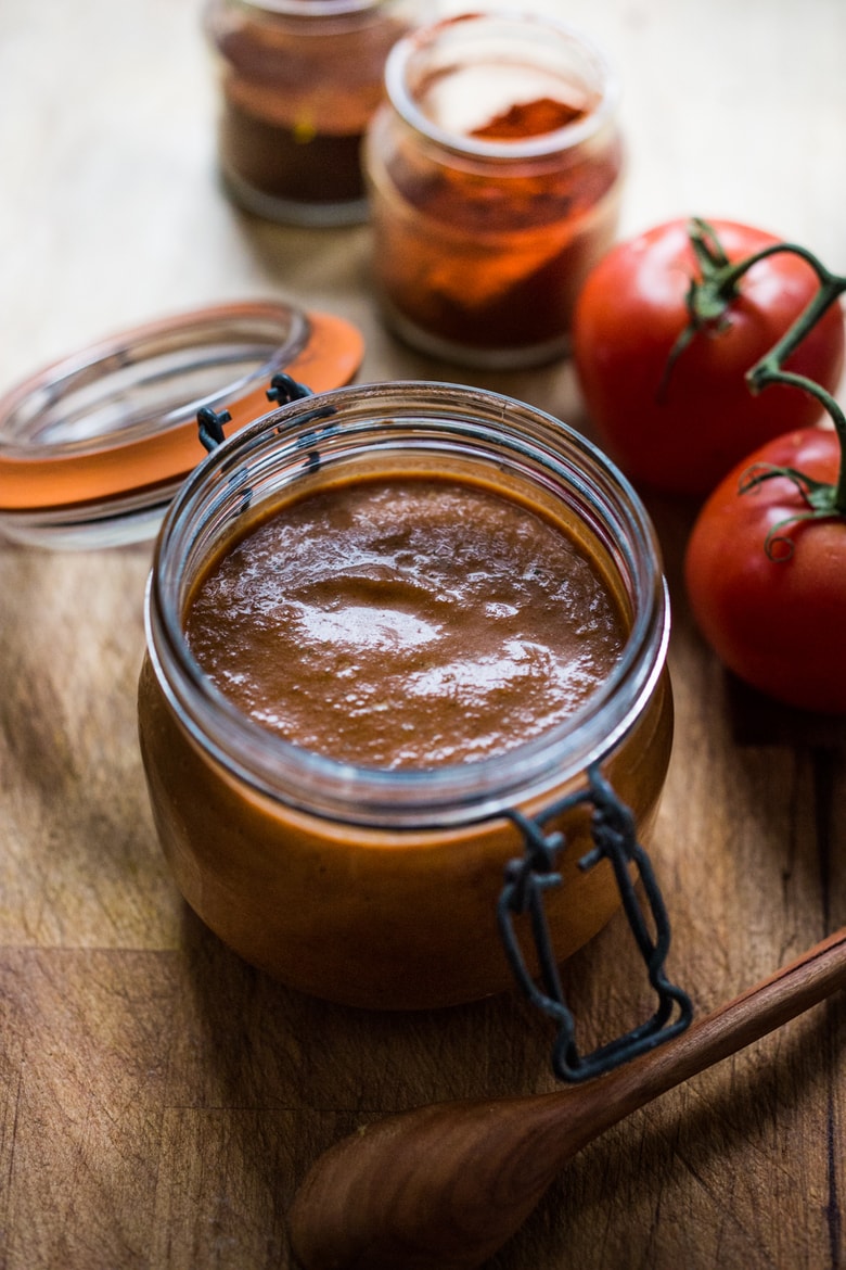 Quick Homemade Enchilada Sauce - a simple blender recipe using simply pantry ingredients with no cooking required! This flavorful sauce comes together in five minutes flat! #enchiladasauce #enchilada #blendersauce #sauce #mexicansauce #enchiladarecipe
