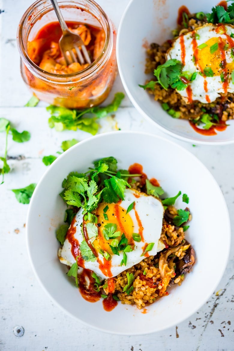 Korean-style Kimchi Fried Rice! A fast and healthy weeknight dinner, packed with flavor & veggies, topped with an Egg ( or Tofu). Swap out Cauliflower Rice for Low Carb! Healthy and flavorful! #kimchirice #kimchfriedrice 