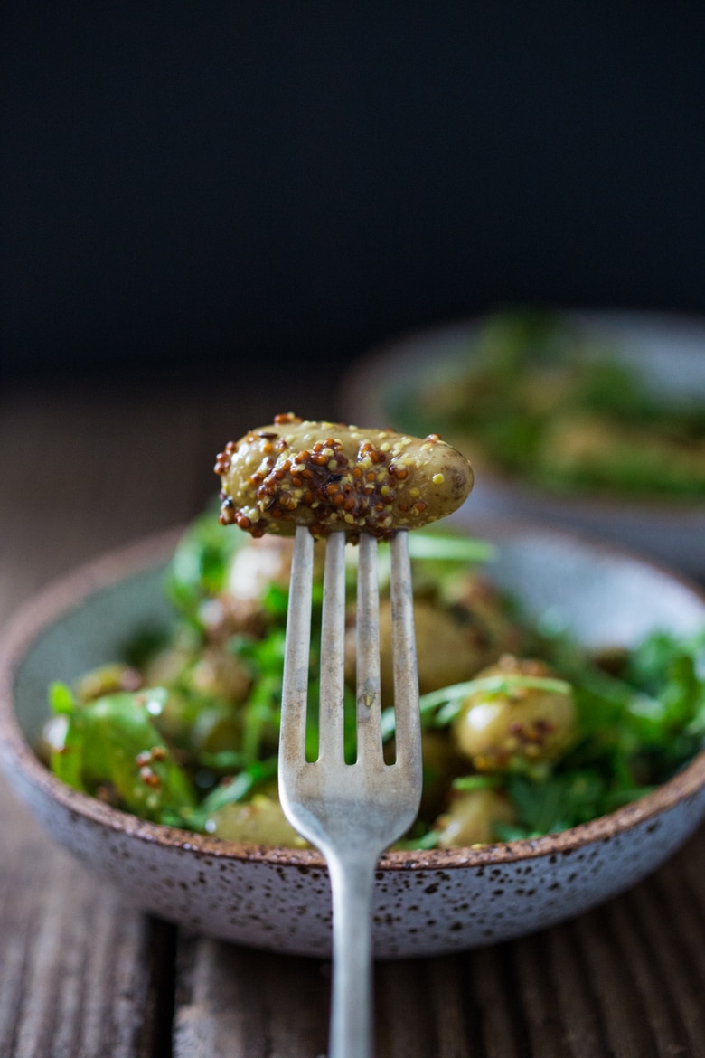 Vegan Potato Salad with Mustard Seed Vinaigrette (No Mayo!) A simple, healthy recipe, great for midweek lunches or make ahead for potlucks and gatherings. #veganpotatosalad #potatosaladrecipe #healthypotatosalad #nomayo #makeadheadsalad | www.feastingathome.com 