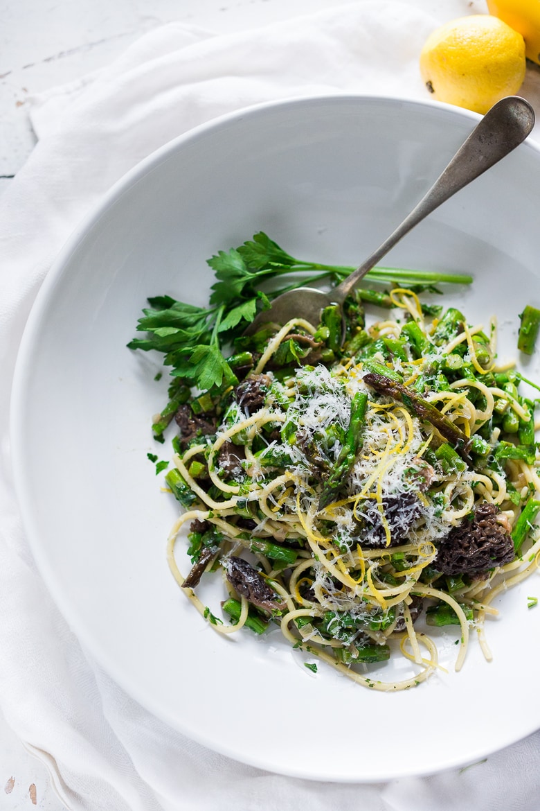 Spring Pasta Salad with Asparagus, Mushrooms and Lemon Parsley Dressing. Zesty and flavorful, make this in 30 minutes! | www.feastingathome.com