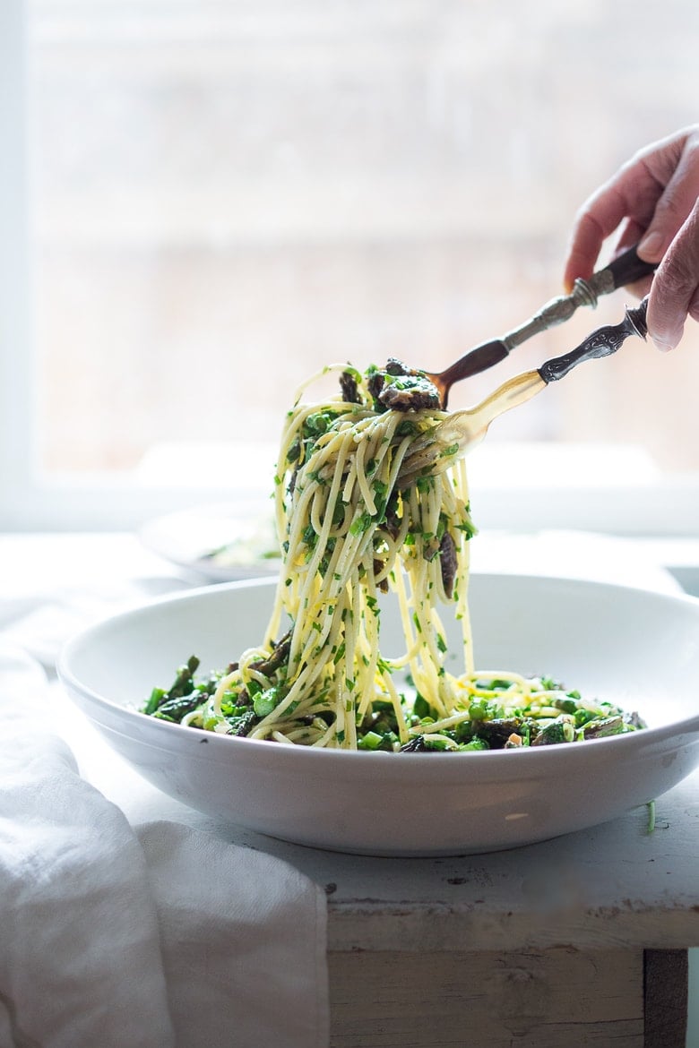 Spring Pasta Salad with Asparagus, Mushrooms and Lemon Parsley Dressing. Zesty and flavorful, make in 30 minutes! | www.feastingathome.com