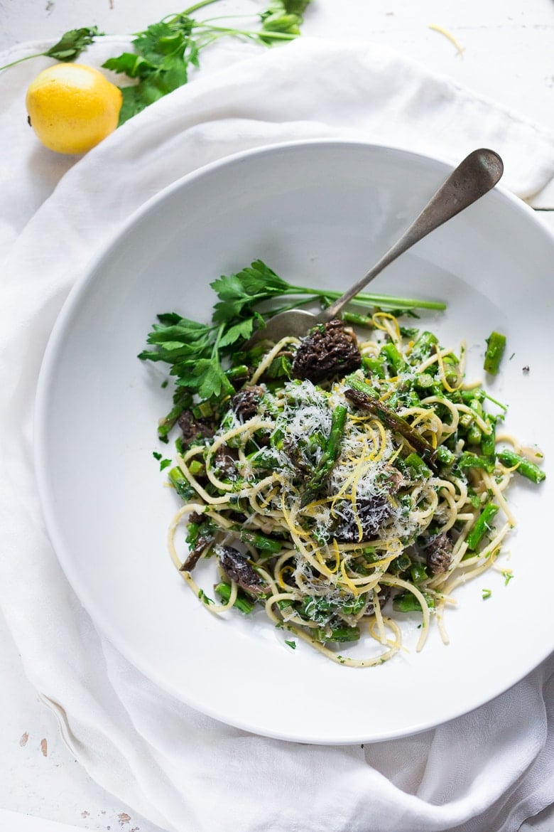 Spring Pasta Salad with Asparagus, Morels and Lemon Parsley Dressing. Zesty and flavorful, make in 30 minutes! | www.feastingathome.com