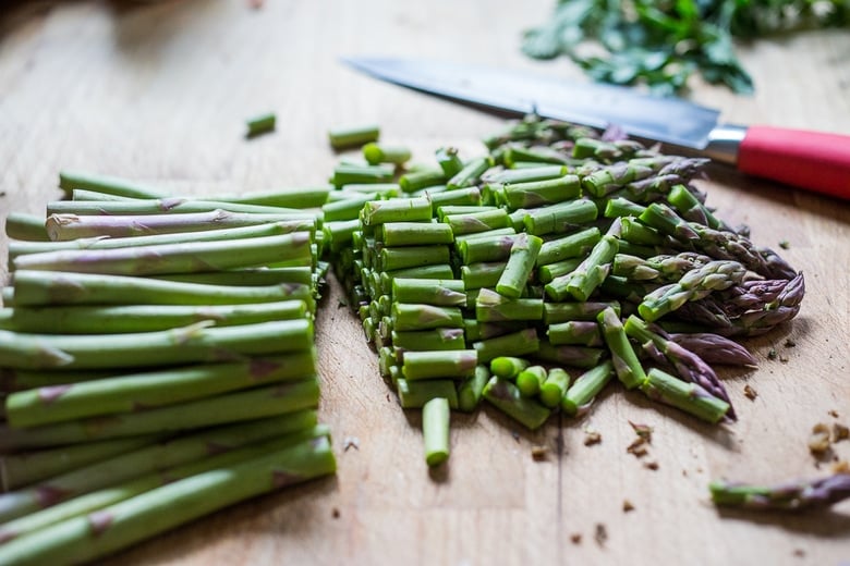 Spring Pasta Salad with Asparagus, Mushrooms and Lemon Parsley Dressing. Zesty and flavorful, make this in 30 minutes! | www.feastingathome.com