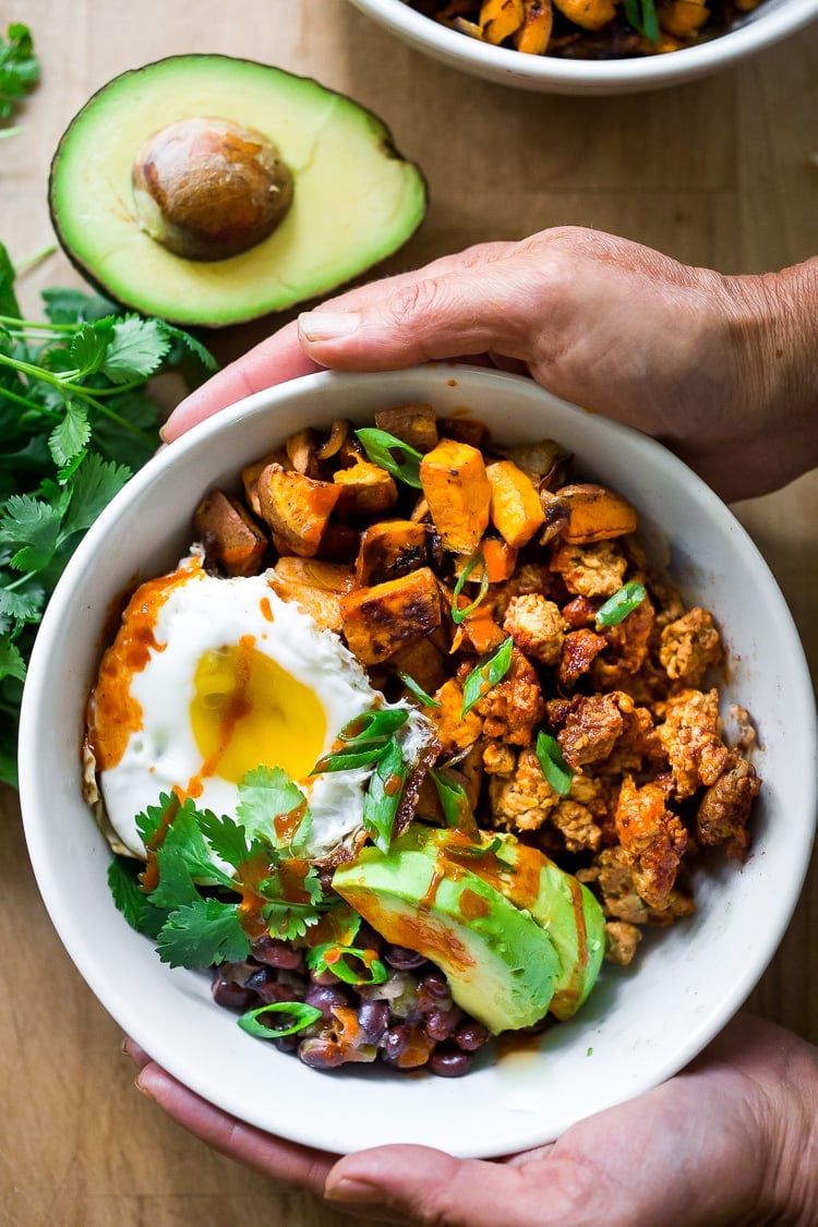  Mexican Breakfast Bowls with sweet potatoes, blackbeans, turkey chorizo (optional) avocado, cilantro and an egg. | www.feastingathome.com