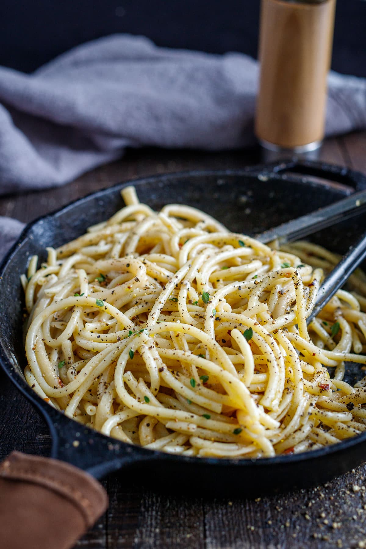 A simple, authentic recipe for Cacio e Pepe - a classic Roman pasta recipe with only 4 ingredients, that can be made in 20 minutes flat. 