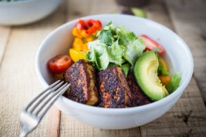 Vegan Ceasar Salad with Blackened Cajun Tofu dressed in a creamy caesar dressing  that is dairy-free, nut-free and low in calories! #vegancaesar #vegancaesardressing #vegansalad