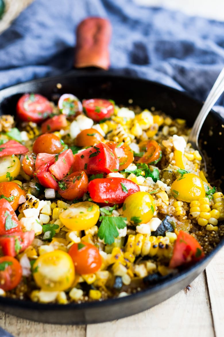 Baked Quinoa with Zucchini, Corn and feta, topped with a fresh Tomato Relish. A healthy, easy vegetarian dinner recipe, perfect for summer! #bakedquinoa #quinoabake #corn #zucchinirecipes 