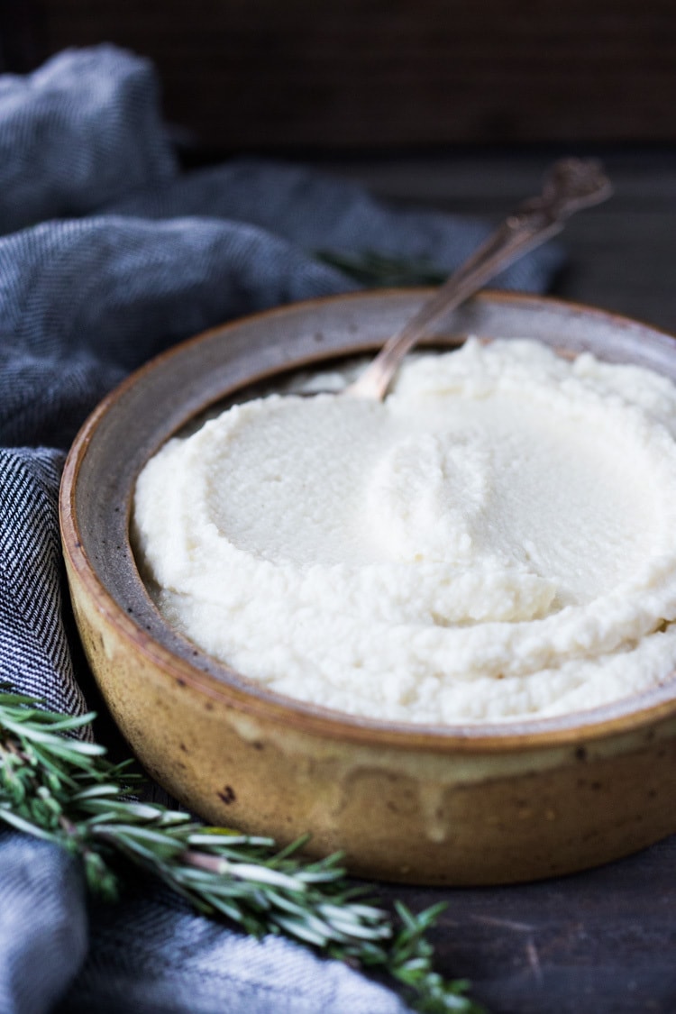 Mashed Cauliflower with Roasted Garlic, an easy delicious alternative to mashed potatoes, keto friendly, low carb, healthy and full of amazing flavor! The perfect side dish to any occasion! Vegan adaptable and gluten-free! #feastingathome #mashedcauliflower #cauliflowermashedpotatoes #cauliflowermash #vegan 