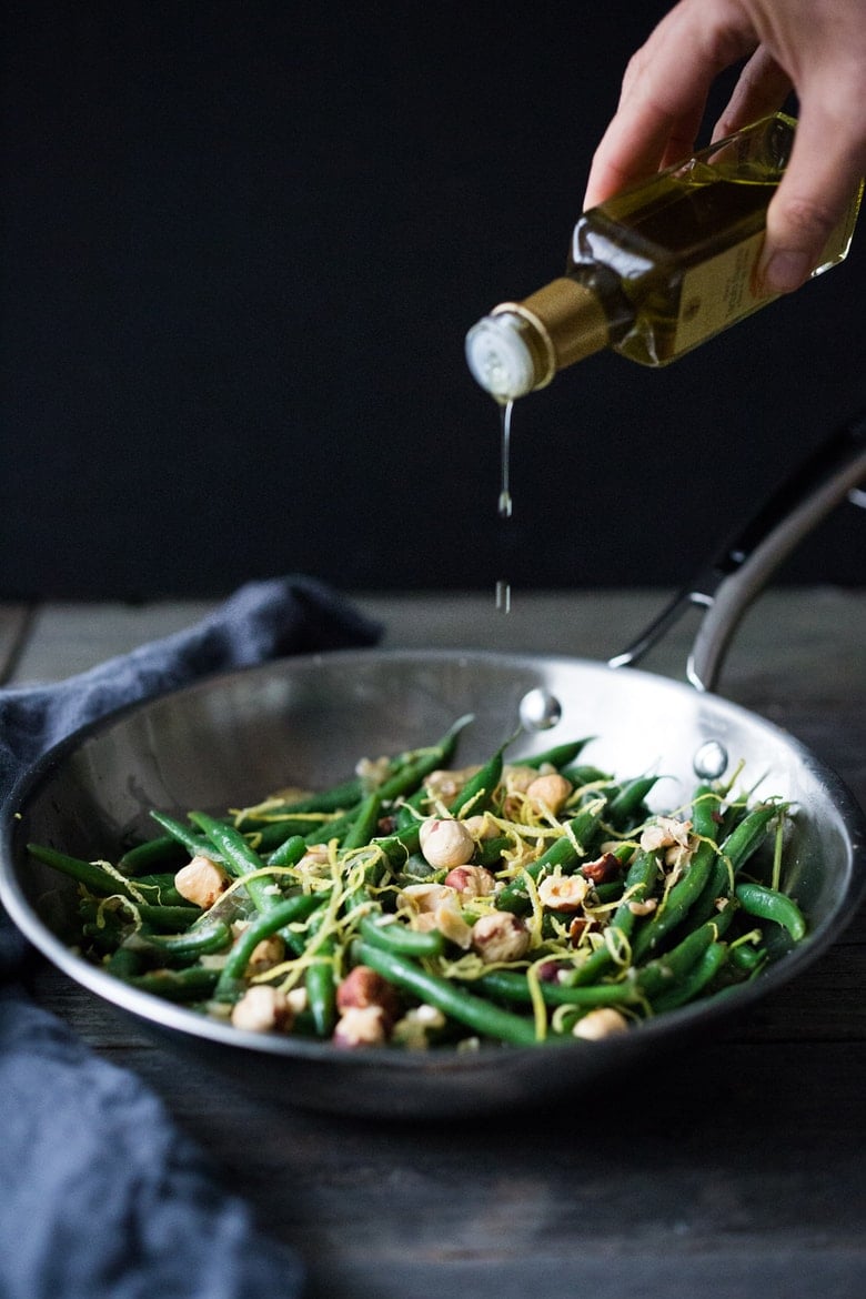 Green Beans with Hazelnuts and Lemon Zest -an easy, delicious, vegan, gluten-free side dish that can be made in 15 minutes flat! | www.feastingathome.com #greenbeans #vegansides #greenbeanrecipes #vegansidedishes