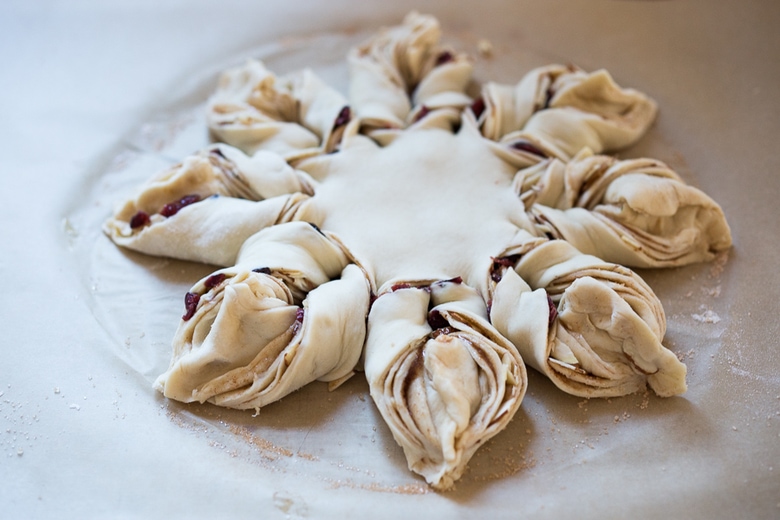 Cranberry Almond Star Bread - a simple, easy step by step guide to making the most delicious cozy winter treat, perfect for the holidays!