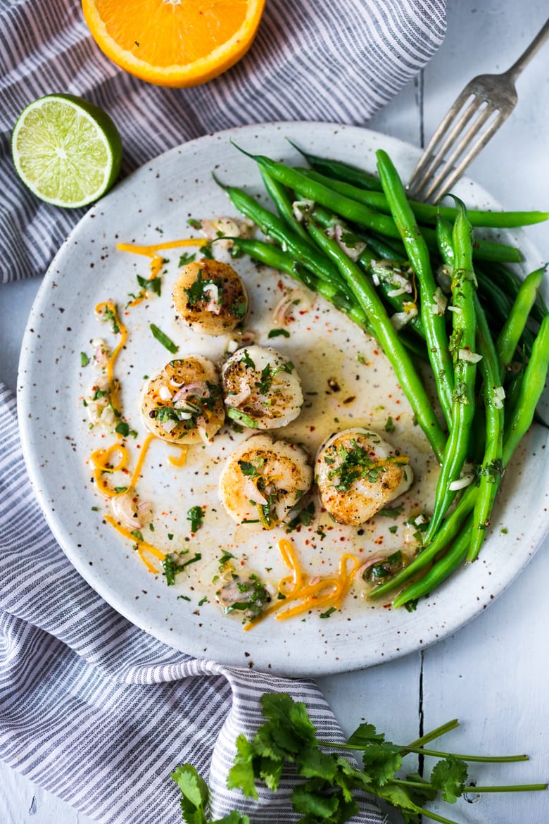 Seared Scallops with Orange-Lime Dressing served with green beans - a light and healthy meal that can be made in 20 minutes! | www.feastingathome.com