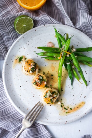 Seared Scallops with Orange-Lime Dressing served with green beans - a light and healthy meal that can be made in 20 minutes! | www.feastingathome.com