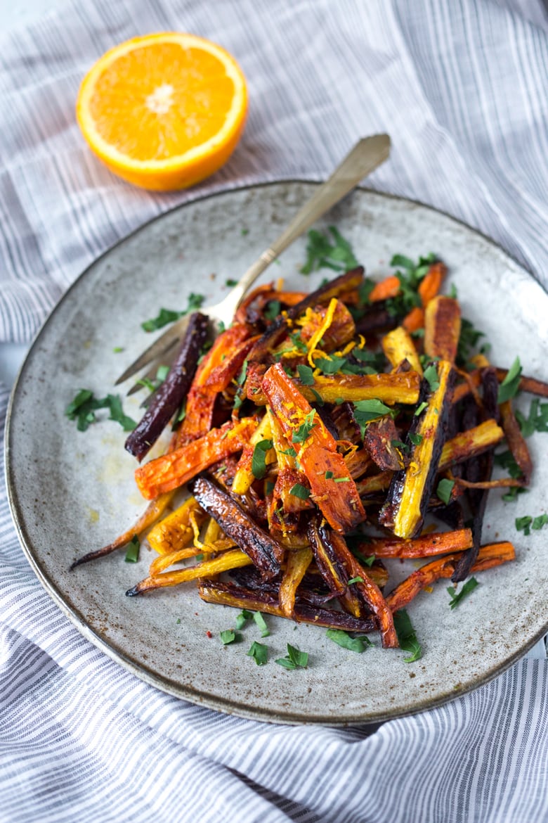 Moroccan Roasted Carrots +20 Vegetarian SIDE DISHES that will turn your dinner into a feast! | www.feastingathome.com