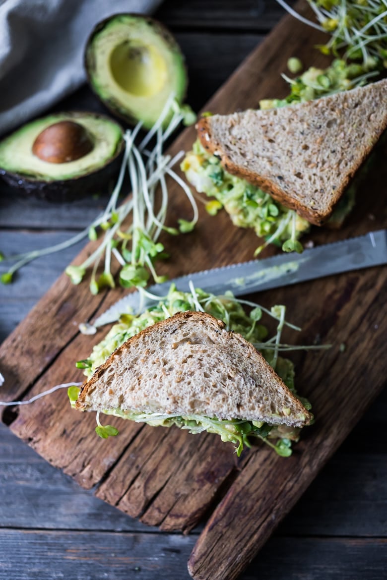 This Smashed Chickpea Avocado Sandwich is the BEST! Healthy ( vegan) and satisfying, it is sooooo YUMMY and can be made in 5-10 minutes! So EASY!