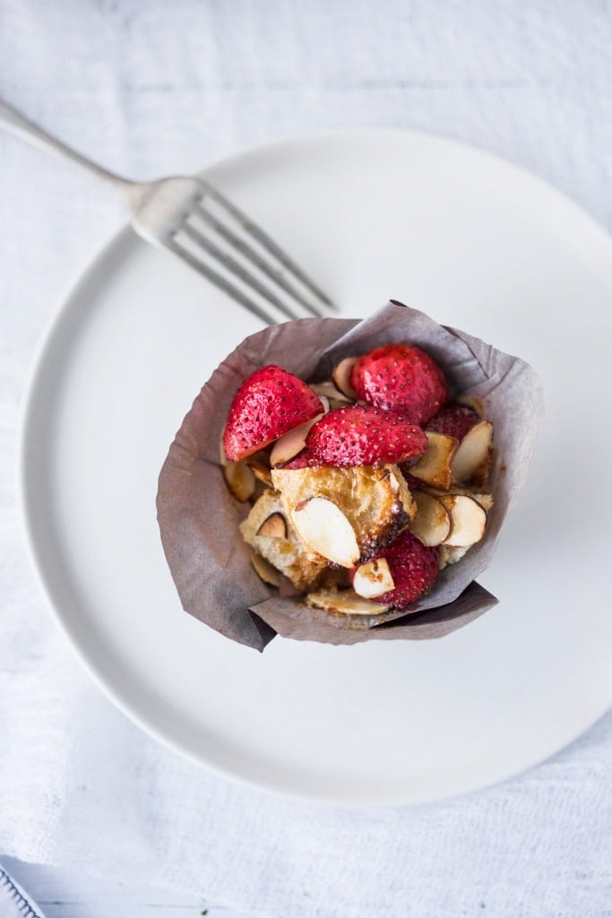 French Toast Muffins with Strawberries and Almonds- a perfect beginning to Easter Brunch or Mother's Day Brunch. Simple and easy to make! | www.feastingathome.com