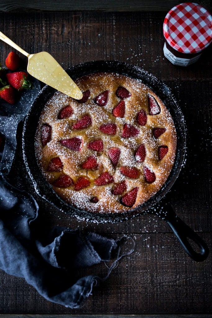 Strawberry Breakfast Cake- a sweet treat for Mother's Day brunch. GF Adaptable. | www.feastingathome.com #Sayitwithhomemade #Bonnemaman