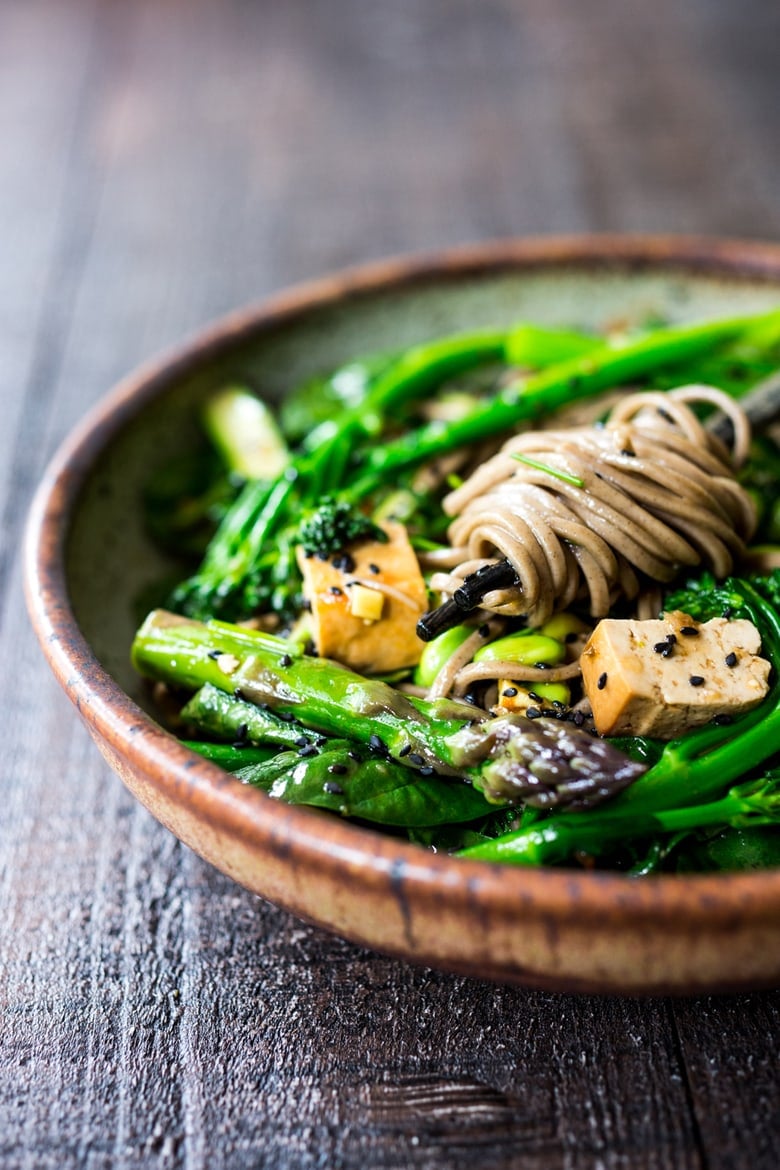 Jade Noodles- a vegan, Asian-style soba noodle salad loaded up with fresh seasonal veggies and a delicious Sesame Dressing. Can be served warm or chilled! Gluten-free adaptable. #sobanoodles #sobanoodlesalad #asiannoodles #asiannoodlesalad #vegan 