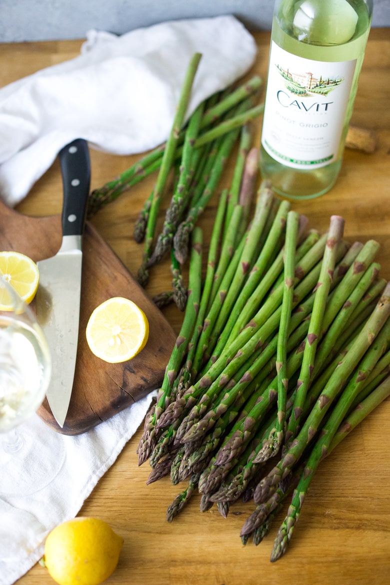 15 Minute Lemon Basil Garlic Shrimp and Asparagus- a delicious and healthy skillet meal that can be made with shrimp, tofu or chicken. | www.feastingathome.com #glutenfree 