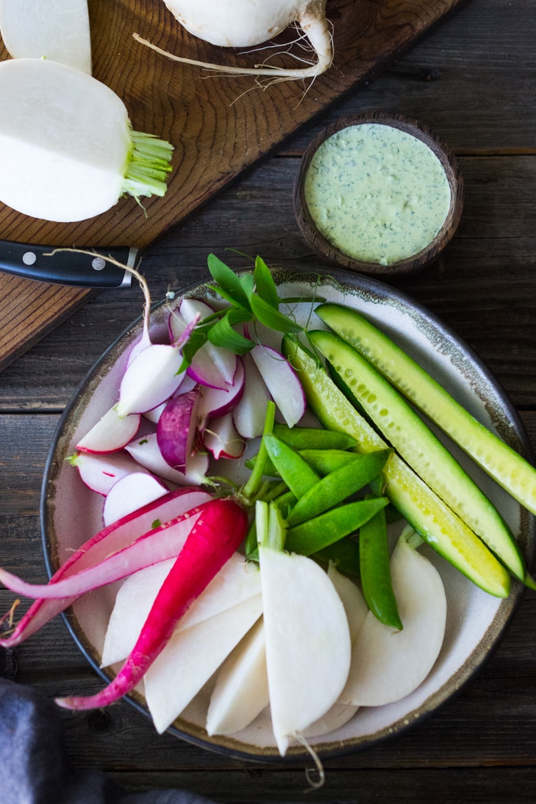 Farmers Market Veggie Plate with Dips- a flavorful, delicious & healthy snack! vegan & gluten free! | www.feastingathome.com