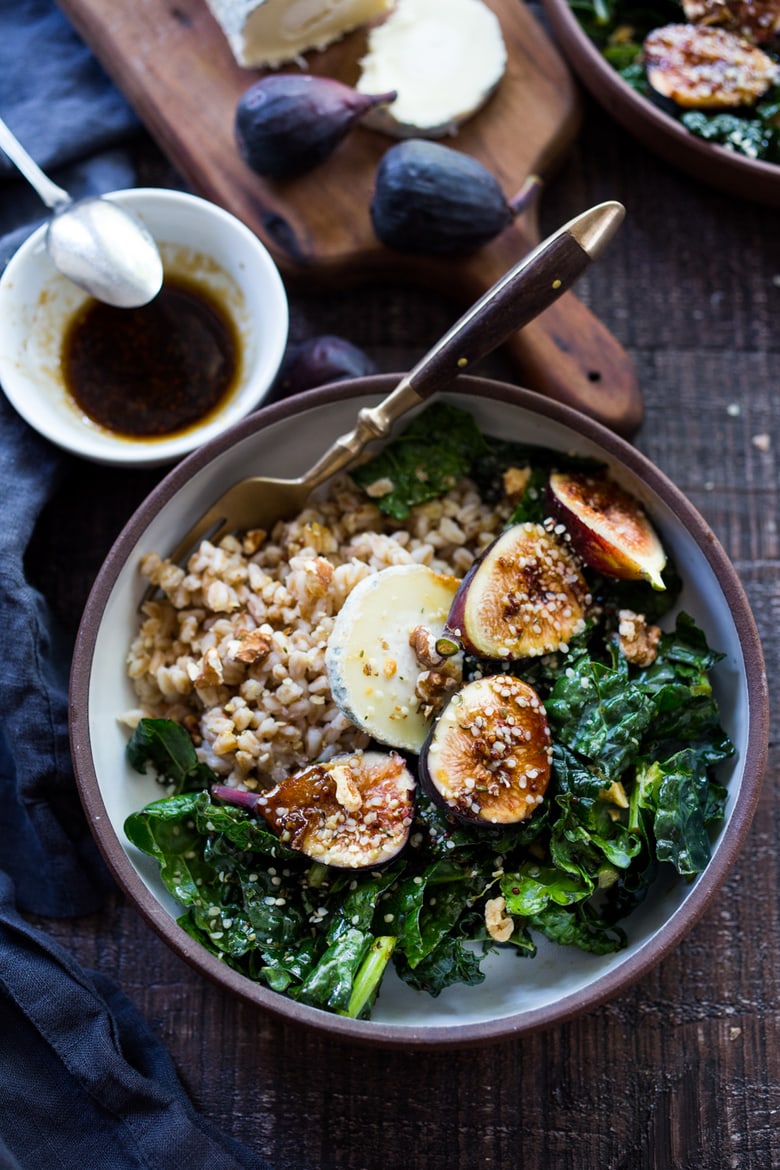 Simple, Healthy Farro Bowl with Kale, Figs and optional Goat Cheese - a simple healthy meal, perfect for mid-week dinners or lunches. Quick and Easy! | #farro #farrobowl #healthybowl #farrokalebowl |www.feastingathome.com