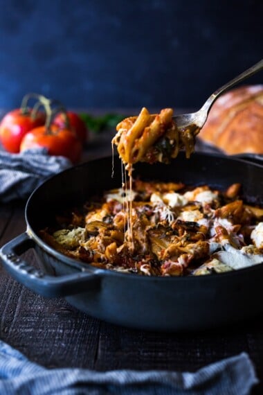 20 Vegetarian Dinner Recipes for Fall! Mushroom Baked Ziti- a simple, vegetarian, one-pot meal that is perfect for fall! PLUS 15 cozy Fall Dinners that are Vegetarian! #bakedziti #fallrecipes #vegetariandinners #mushroomziti #onepot #meatless