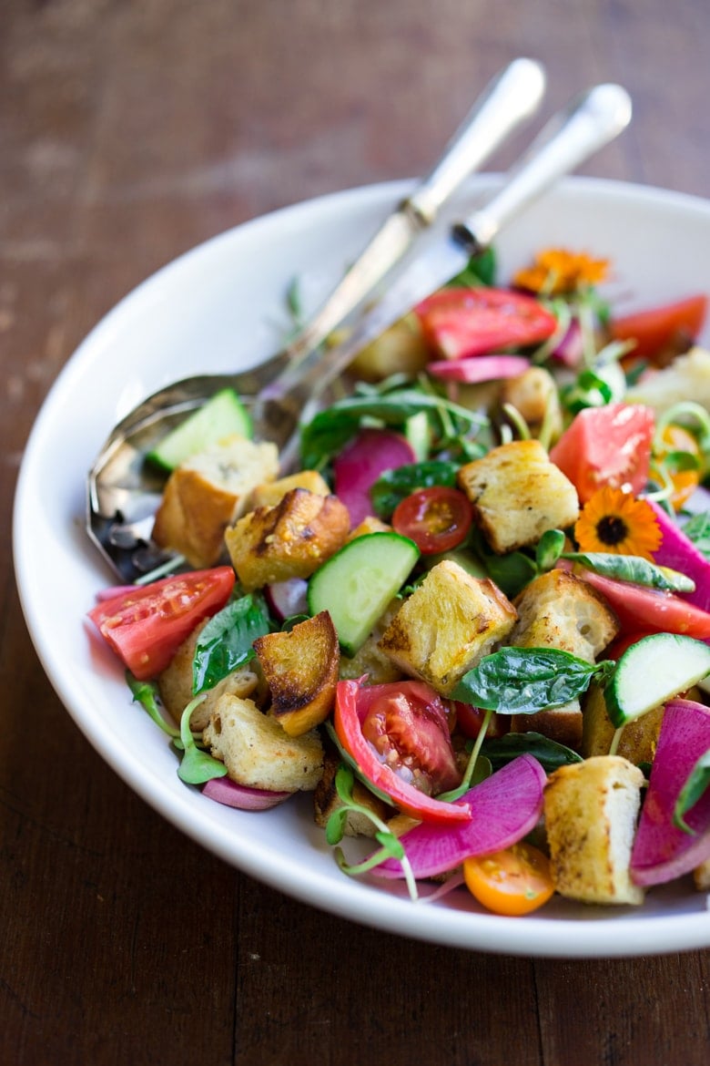 The BEST EVER Summer Panzanella Salad with Garlicky Croutons, bursting with fresh seasonal summer ingredients and FLAVOR! | www.feastingathome.com