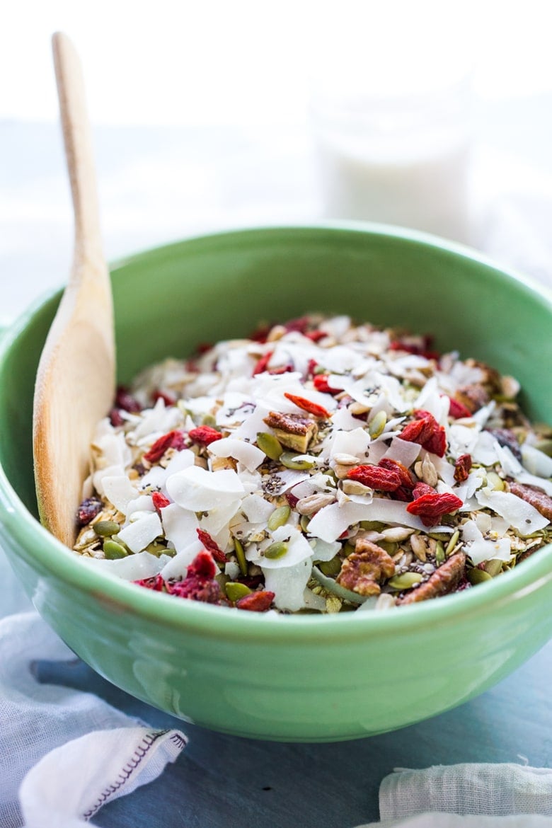 How to make Muesli! A lighter, healthier, sugar-free, low- fat alternative to granola! Gluten-free, vegan. #muesli #mueslirecipe #feastingathome #veganbreakfast