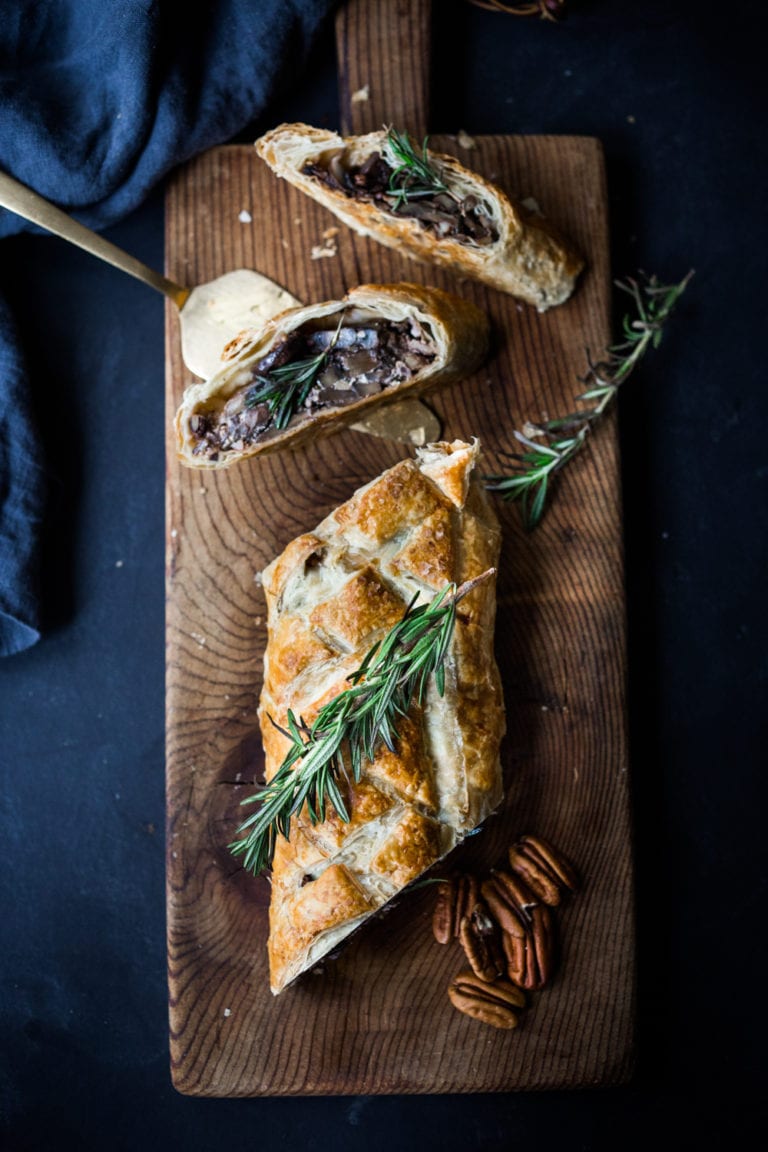 From vegetarian and vegan Thanksgiving mains, healthy veggie side dishes, festive salads, and dreamy Thanksgiving desserts you'll find lots of inspiration here!