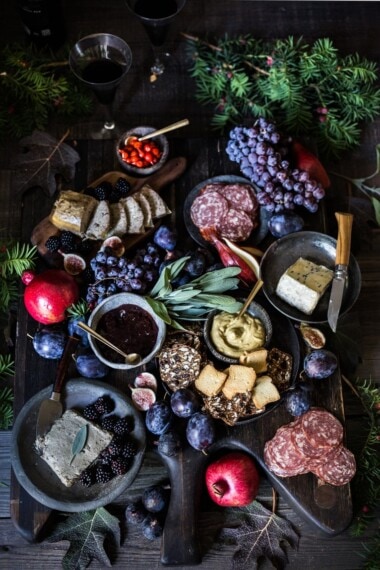 Light a candle, get cozy, pour some mulled wine and invite your friends over to enjoy the spirit of the season with this Winter Solstice Board. 