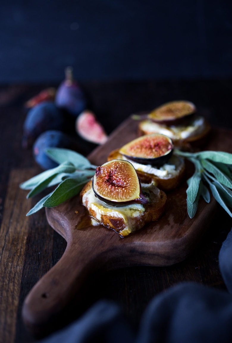 Fig Bruschetta with Cambozola and Sage Honey- a simple delicious appetizer highlighting fresh figs that comes together in minutes, perfect for fall gatherings and special events. #figs #figbruschetta #figappetizer #appetizers #partyappetizer #vegetarian