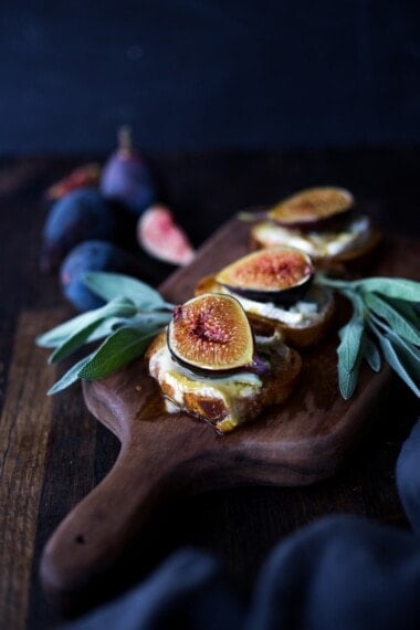Fig Bruschetta with Cambozola and Sage Honey- a simple delicious appetizer highlighting fresh figs that comes together in minutes, perfect for fall gatherings and special events. #figs #figbruschetta #figappetizer #appetizers #partyappetizer #vegetarian