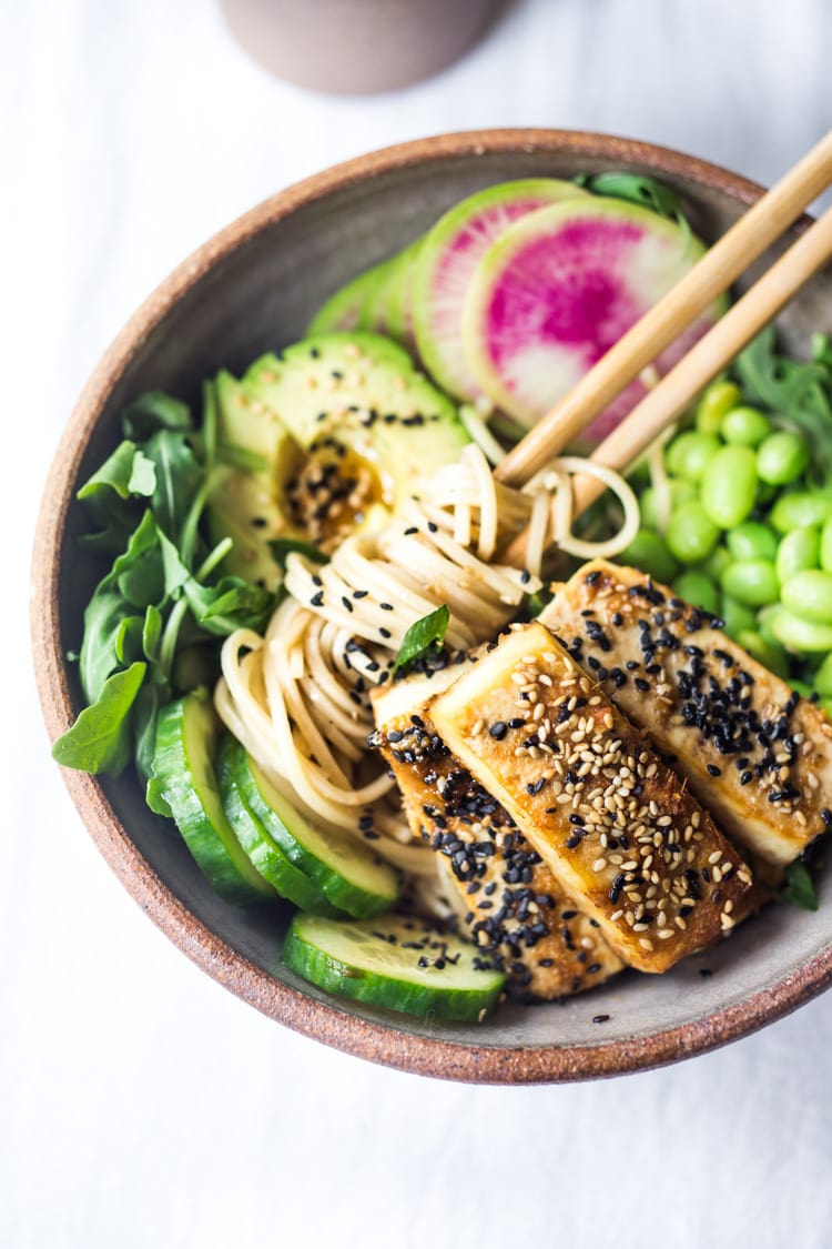 Asian noodle bowl with tofu - vegan!