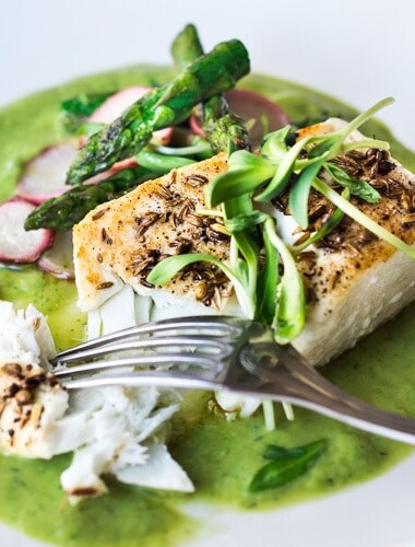 Fennel Crusted Halibut with Asparagus - a simple healthy dinner that can be made in 35 minutes! #paleo #halibut #glutenfree #lowcarb
