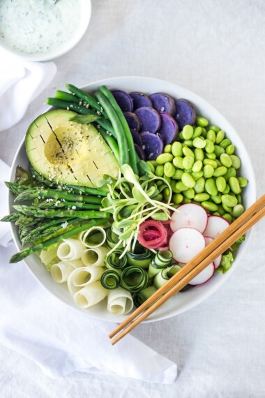 Green Goddess Bowl loaded up with healthy veggies and a vegan green goddess dressing. #greengoddess #eatclean #cleaneating #detox #plantbased #vegan #veganbowls #buddhabowls #buddhabowl #healthybowl