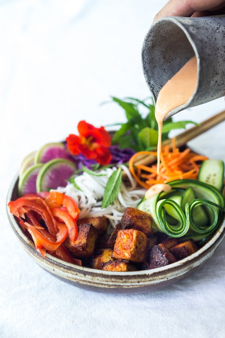 Fllavorful healthy Banh Mi Noodle Bowl (aka Bun Chay) bursts with Vietnamese flavors! Packed FULL of healthy veggies, sriracha tofu, rice noodles & herbs! #banhmi #healthybowl #noodlebowl #bunchay #vegan #veganbowl #banhmibowl #noodles 