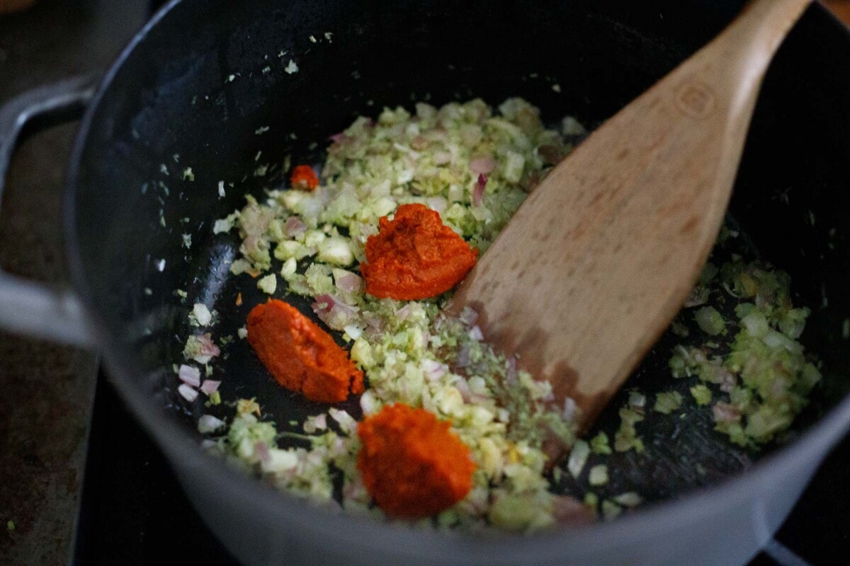 add red curry paste and fry it.