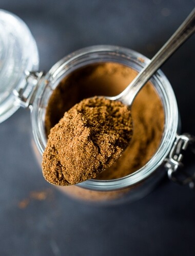 A simple authentic recipe for Chinese Five Spice that takes 5 minutes from start to finish!  #fivespice #chinese #spice