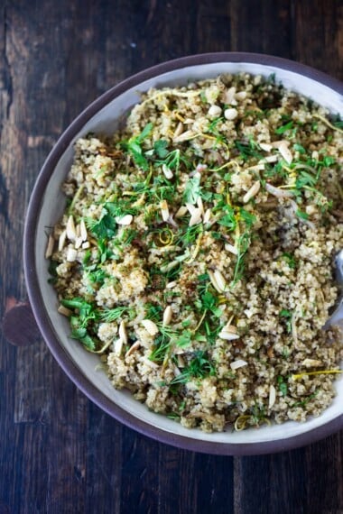Simple, easy, Everyday Quinoa with Lemon, Shallot and Herbs - a delicious, healthy side dish that is perfect for potlucks or Sunday meal prep. Vegan, gluten-free and full of flavor! #quinoa #easyquinoa #vegan #glutenfree #healthy #healthyside #sidedish #wholegrian #quinoarecipe