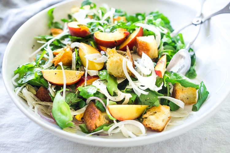Peach Panzanella Salad with Fennel and Arugula - a simple, healthy & delicious salad full of summer flavor! Vegan. #panzanella #peach #peachsalad #peaches #summersalad #vegan #fennel #arugula #breadsalad 