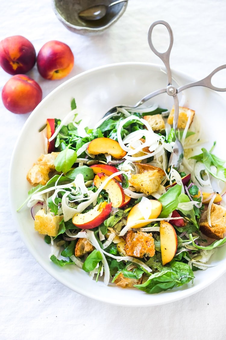 Peach Panzanella Salad with Fennel and Arugula - a simple, healthy & delicious salad full of summer flavor! Vegan. #panzanella #peach #peachsalad #peaches #summersalad #vegan #fennel #arugula #breadsalad 