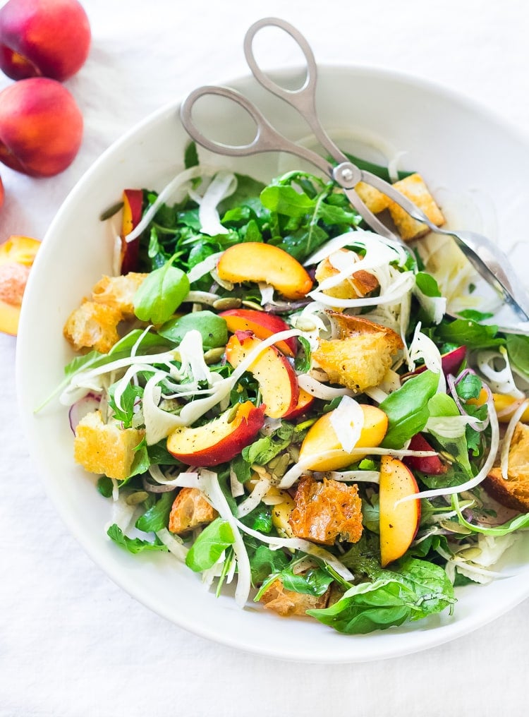 Peach Panzanella Salad with Fennel and Arugula - a simple, healthy & delicious salad full of summer flavor! Vegan. #panzanella #peach #peachsalad #peaches #summersalad #vegan #fennel #arugula #breadsalad 