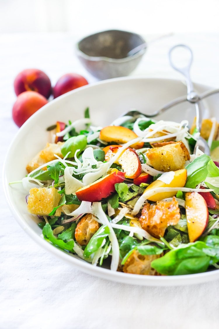 Peach Panzanella Salad with Fennel and Arugula - a simple, healthy & delicious salad full of summer flavor! Vegan. #panzanella #peach #peachsalad #peaches #summersalad #vegan #fennel #arugula #breadsalad 