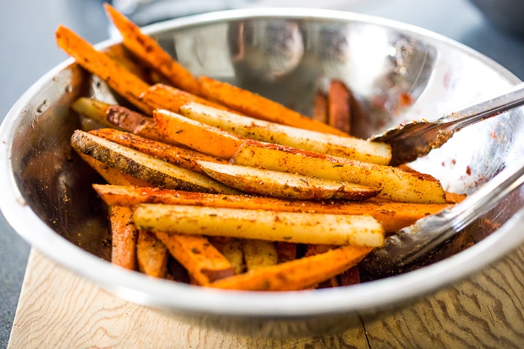 CRISPY Baked Sweet Potato Fries! Healthy, delcious and sooooooo EASY to make in the oven! A flavorful vegan side dish, that your whole family will love!