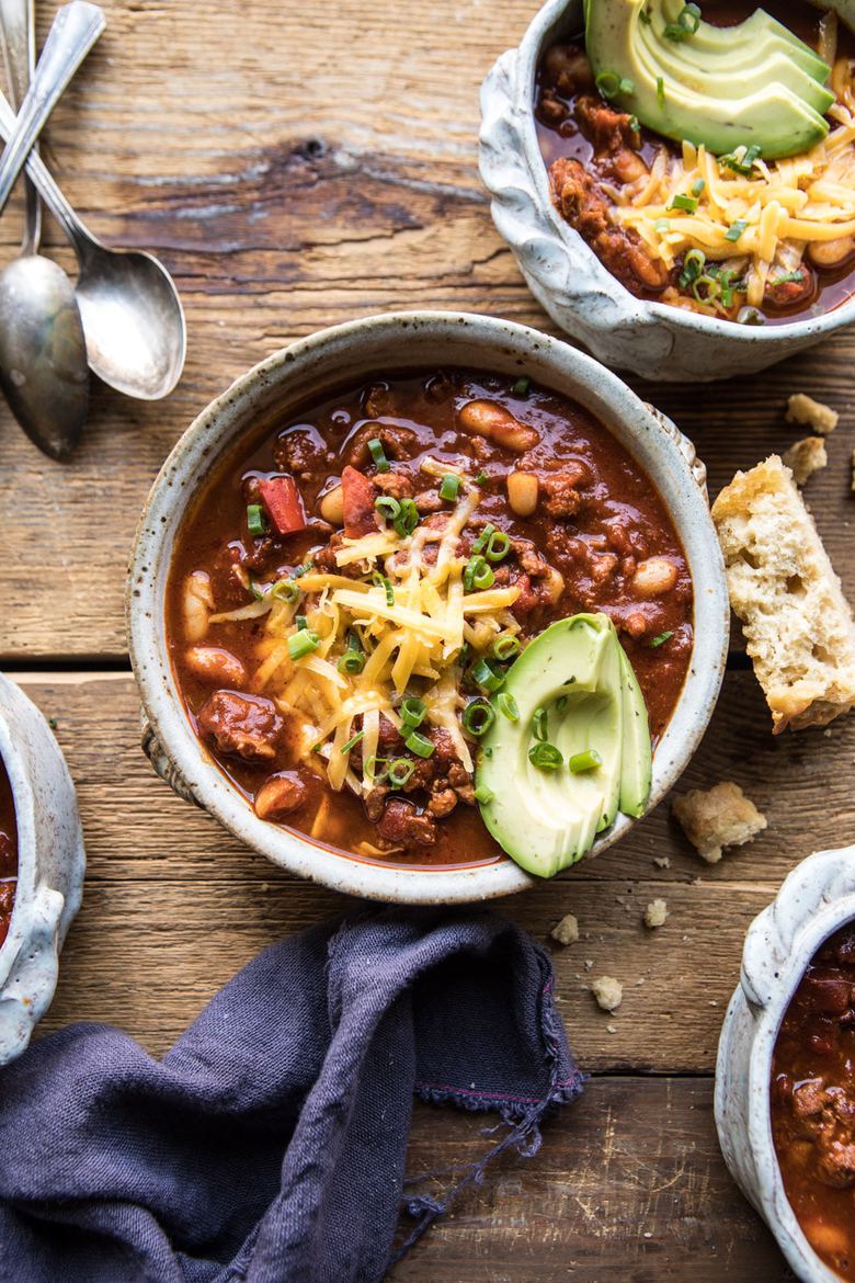 https://www.feastingathome.com/wp-content/uploads/2018/11/Healthy-Slow-Cooker-Turkey-and-White-Bean-Chili-1.jpg