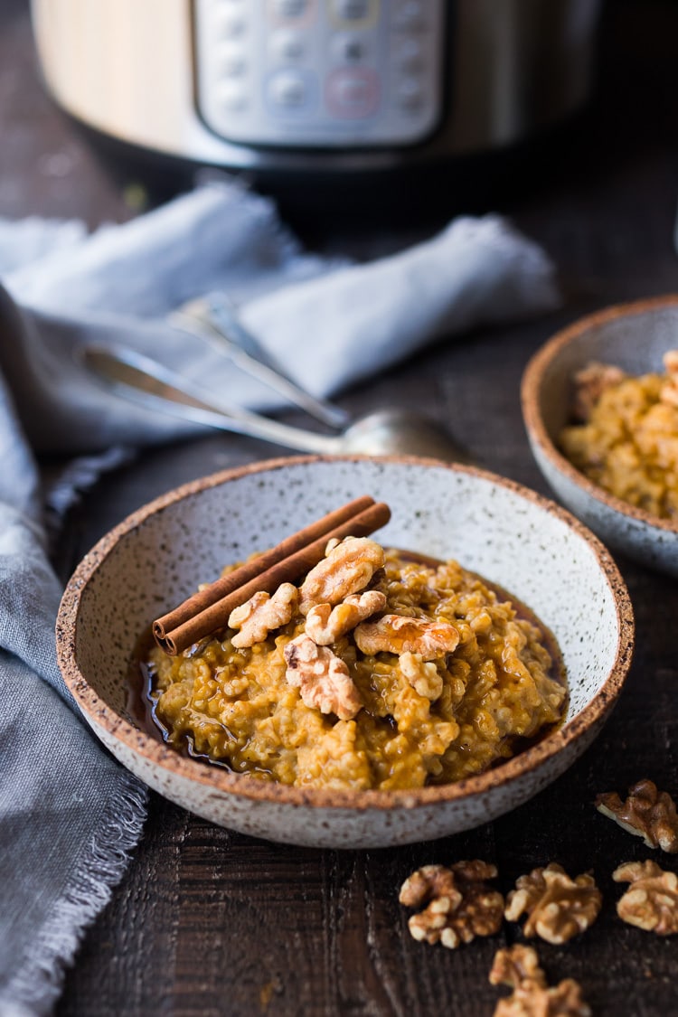 Instant Pot Steel Cut Oats with Pumpkin and Walnuts- a delicious healthy vegan breakfast perfect for fall! #instantpot #steelcutoats #pumpkinoats #veganbreakfast #veganoats #vegan #pumpkinoatmeal 