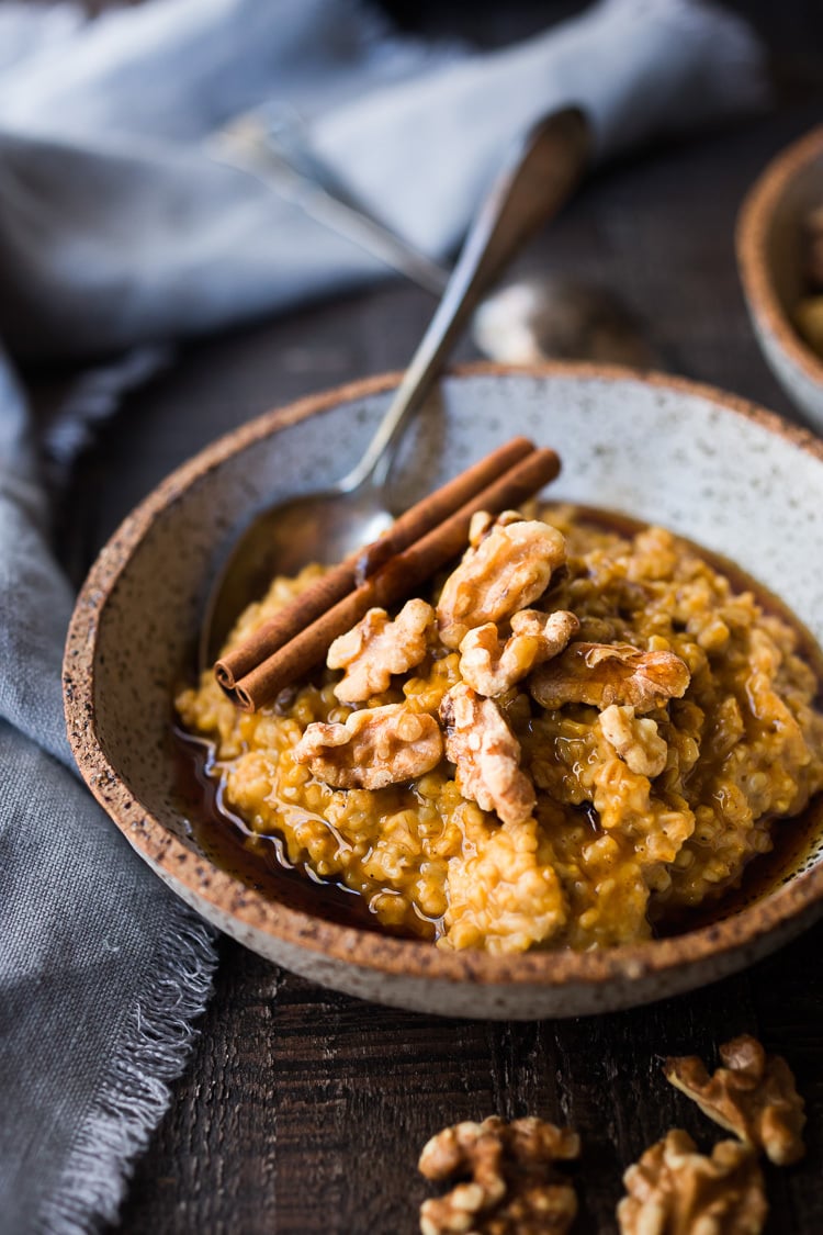 Instant Pot Steel Cut Oats with Pumpkin and Walnuts- a delicious healthy vegan breakfast perfect for fall! #instantpot #steelcutoats #pumpkinoats #veganbreakfast #veganoats #vegan #pumpkinoatmeal 