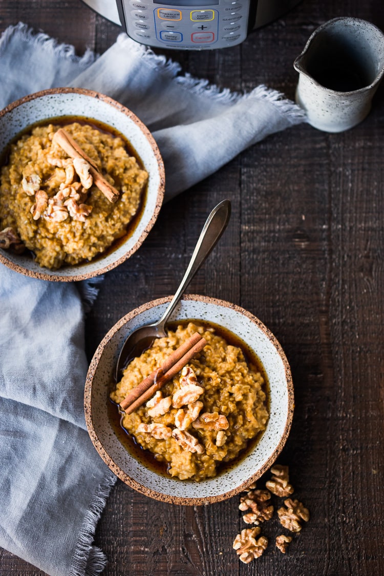 Instant Pot Steel Cut Oats with Pumpkin and Walnuts- a delicious healthy vegan breakfast perfect for fall! #instantpot #steelcutoats #pumpkinoats #veganbreakfast #veganoats #vegan #pumpkinoatmeal 