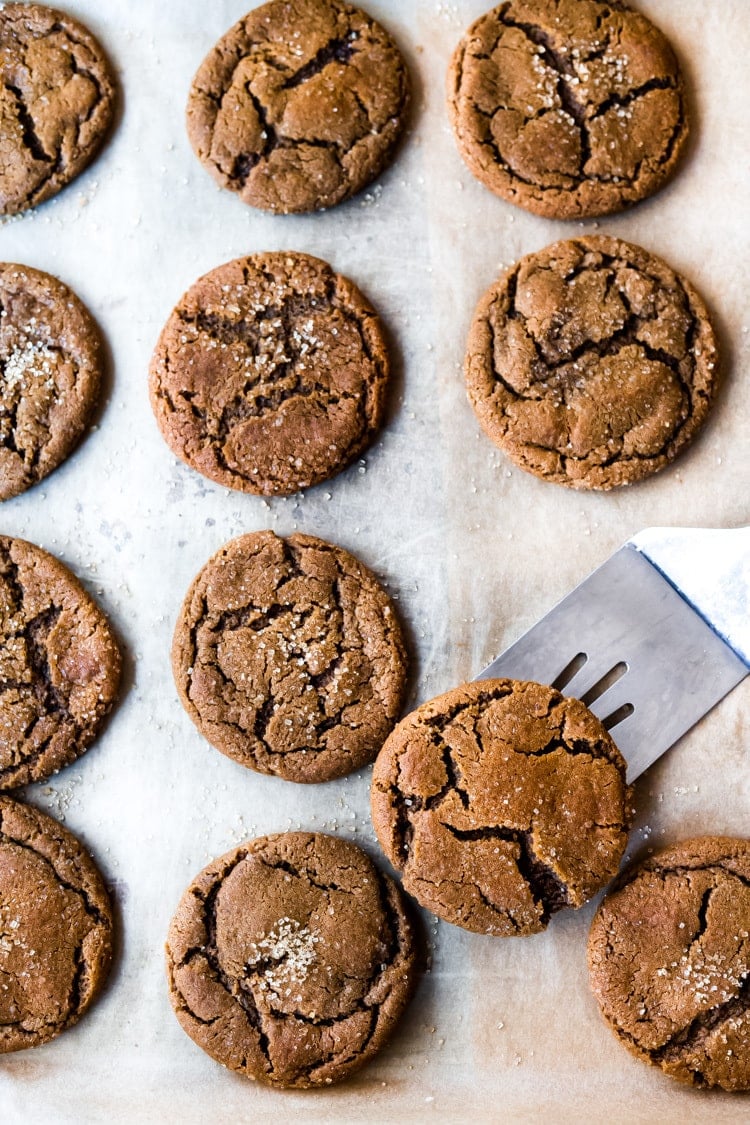 Spicy Chai Molasses Cookies are soft and chewy on the inside and crispy on the edges. Seasoned with chai spices, these take old-fashioned Molasses Cookies to whole other level! #molassescookies #chiacookies #christmascookies 
