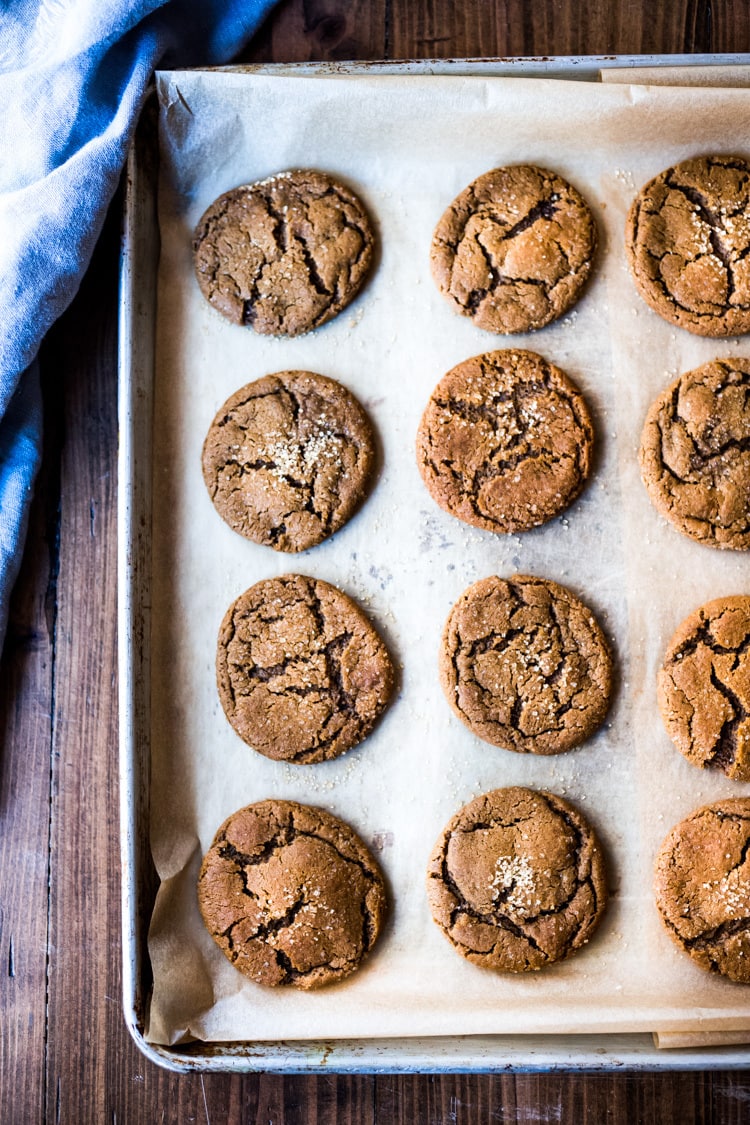 Spicy Chai Molasses Cookies are soft and chewy on the inside and crispy on the edges. Seasoned with chai spices, these take old-fashioned Molasses Cookies to whole other level! #molassescookies #chaicookies #christmascookies 