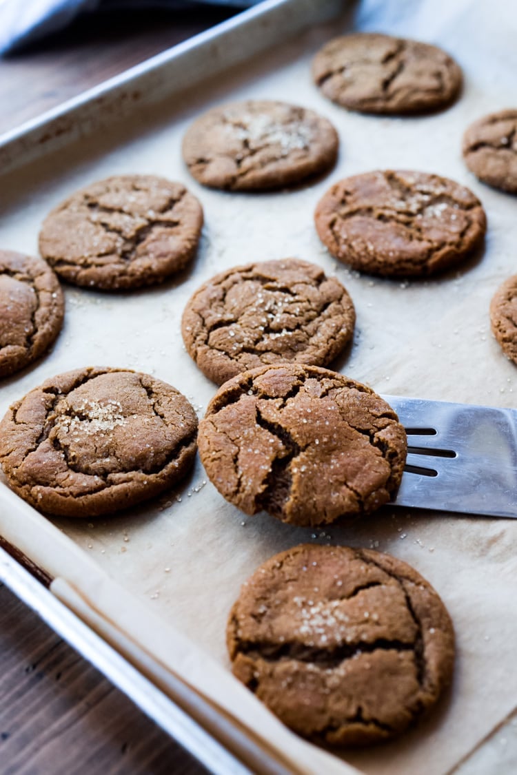 Spicy Chai Molasses Cookies are soft and chewy on the inside and crispy on the edges. Seasoned with chai spices, these take old-fashioned Molasses Cookies to whole other level! #molassescookies #chaicookies #christmascookies 